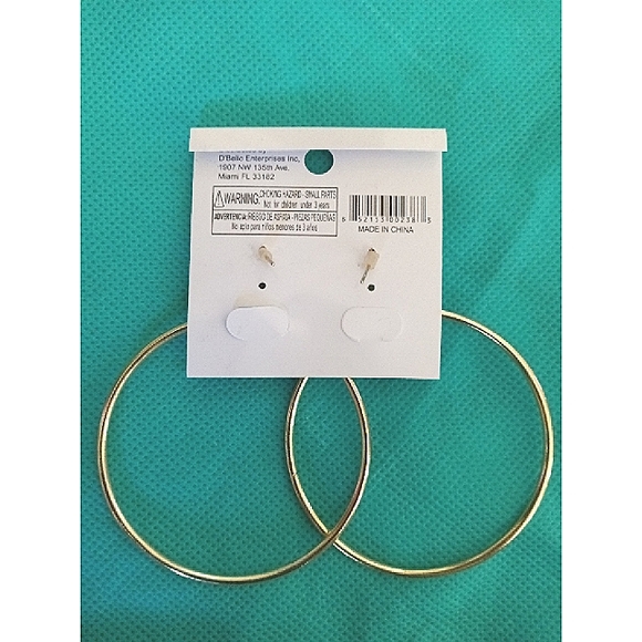 NWT D'BELLO Gold hoop earrings with "diamond" accent. - Picture 4 of 7